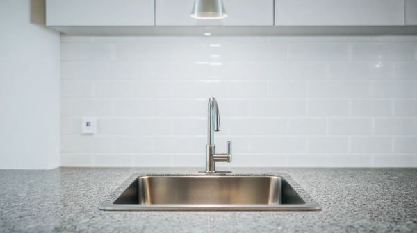 Top modèles d'égouttoirs pour optimiser votre cuisine