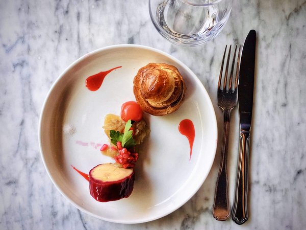 Quels sont les astuces pour une compotée d'oignons caramélisés pour accompagner une viande?