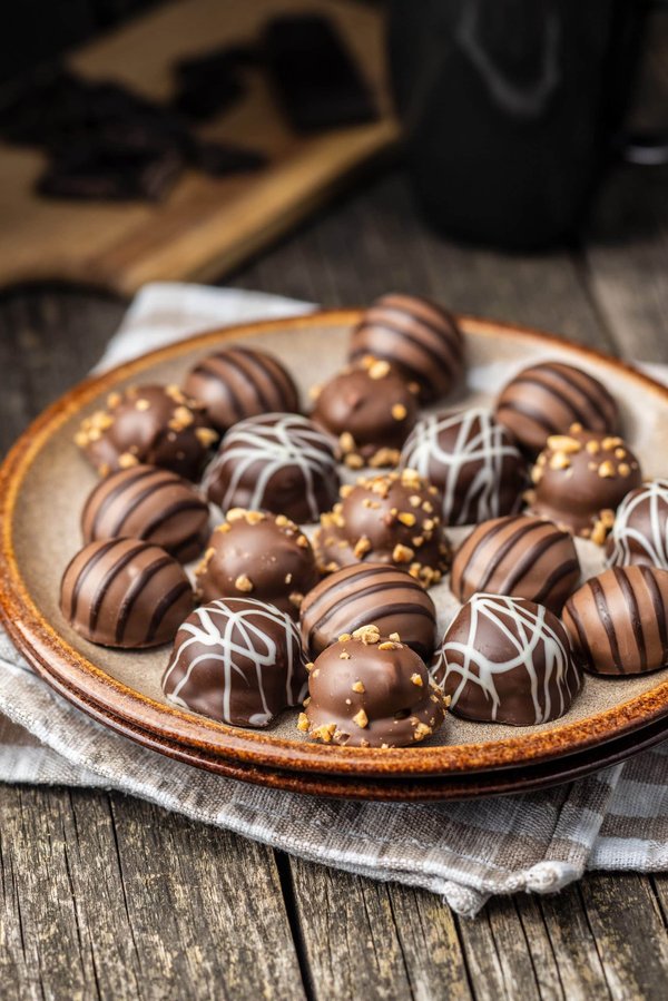 Comment réaliser des pralines roses concassées pour décorer une brioche Saint-Genix?